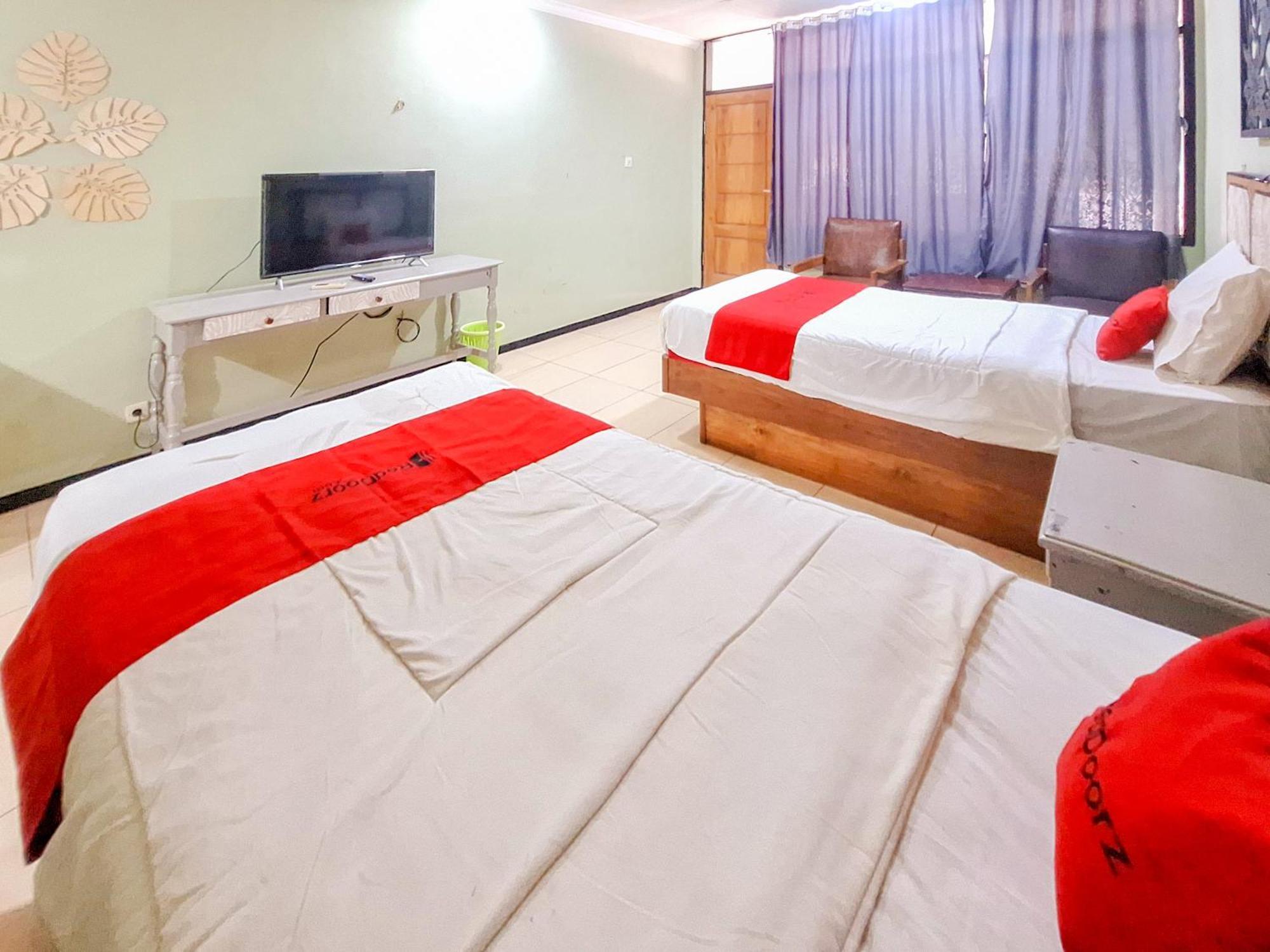 Reddoorz Near Stadion Semeru Lumajang Jawa Timur エクステリア 写真