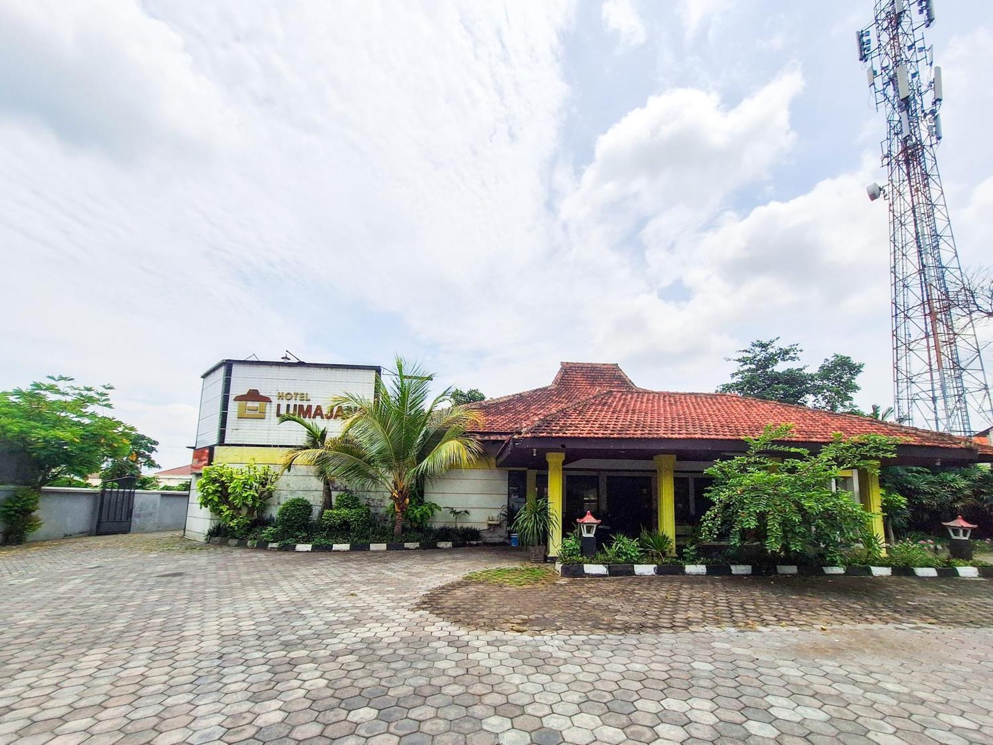Reddoorz Near Stadion Semeru Lumajang Jawa Timur エクステリア 写真