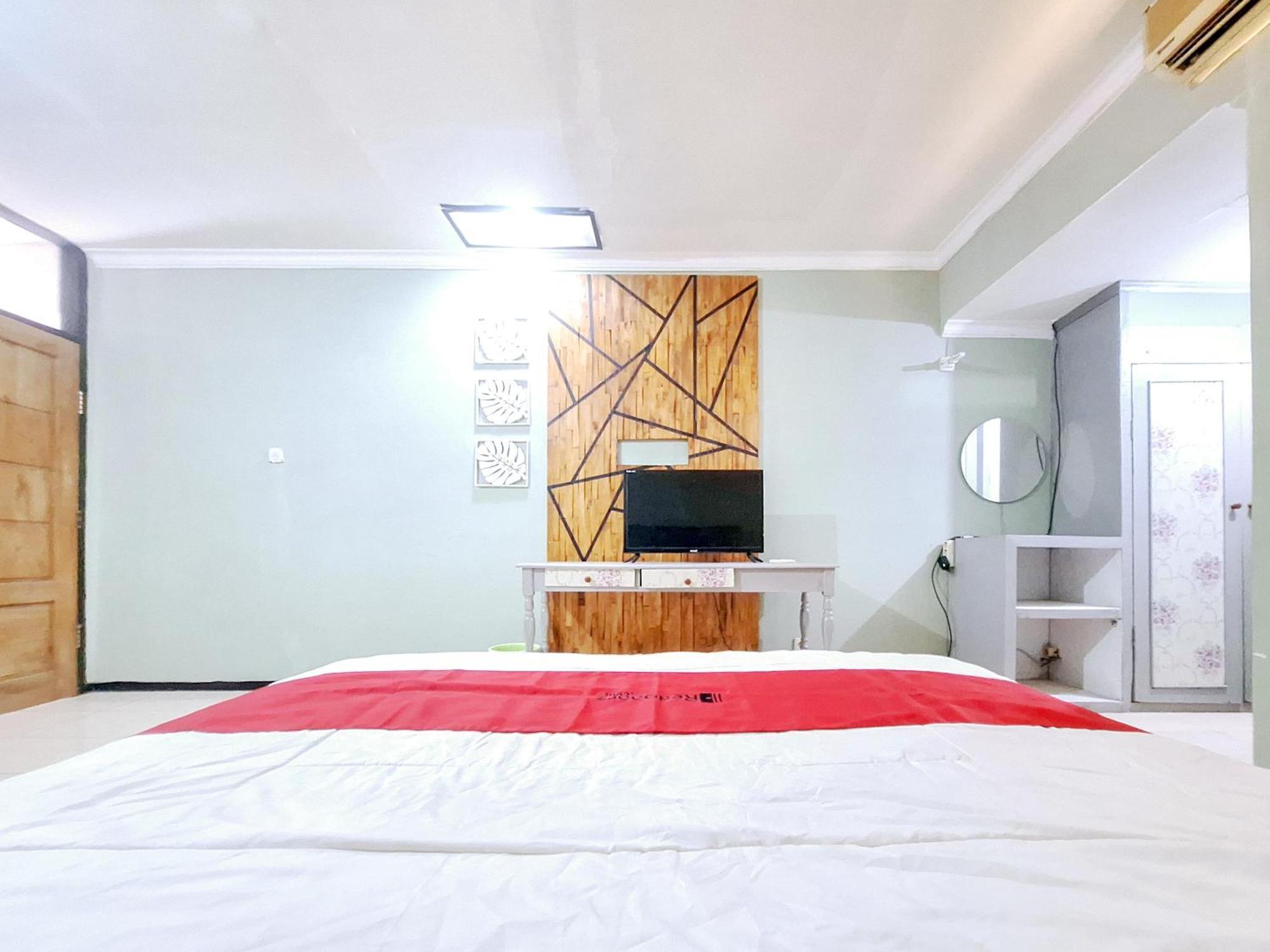 Reddoorz Near Stadion Semeru Lumajang Jawa Timur エクステリア 写真