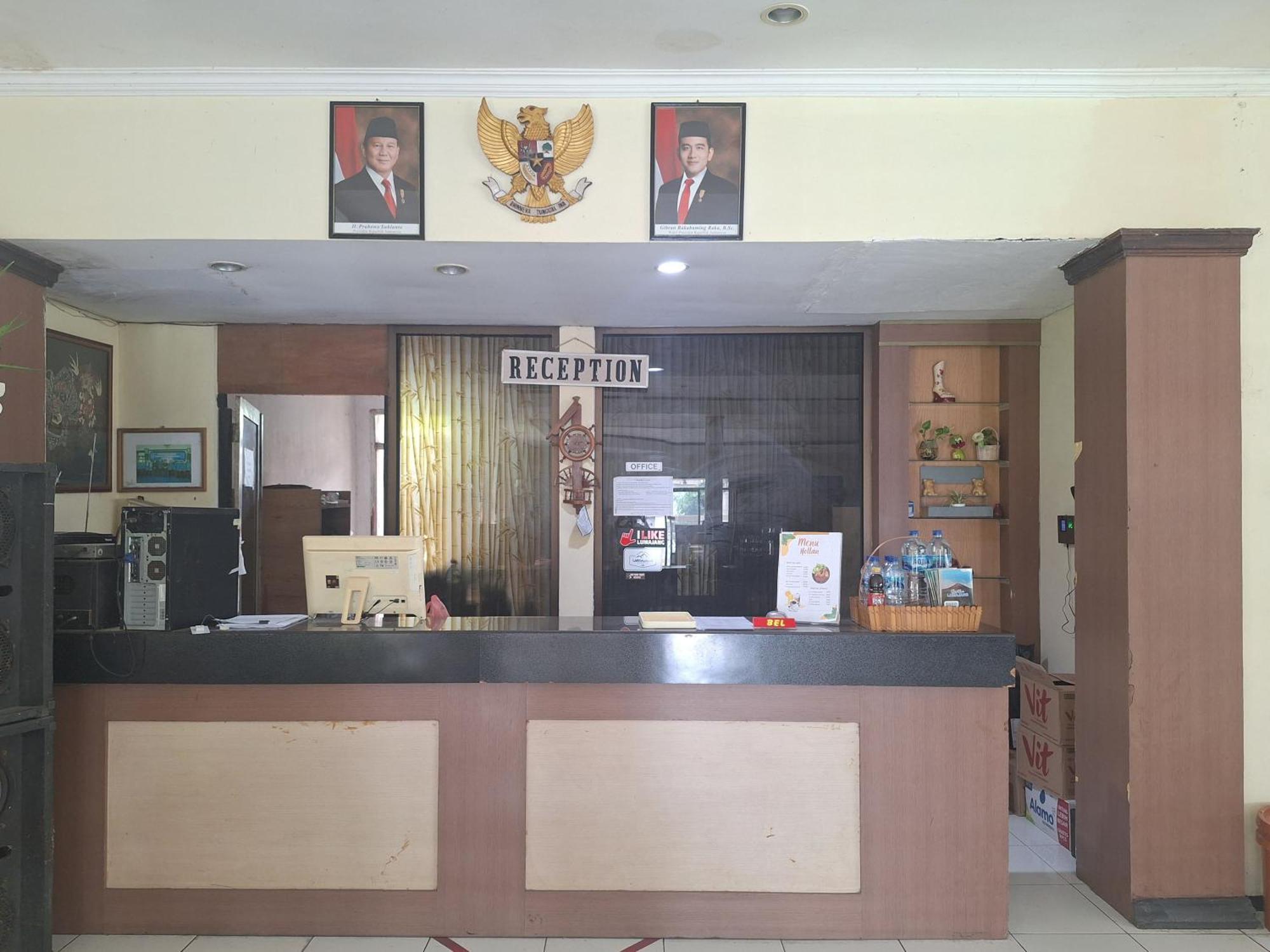 Reddoorz Near Stadion Semeru Lumajang Jawa Timur エクステリア 写真