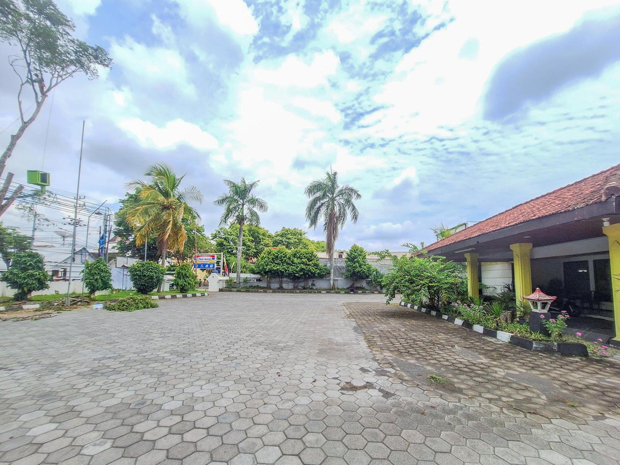 Reddoorz Near Stadion Semeru Lumajang Jawa Timur エクステリア 写真